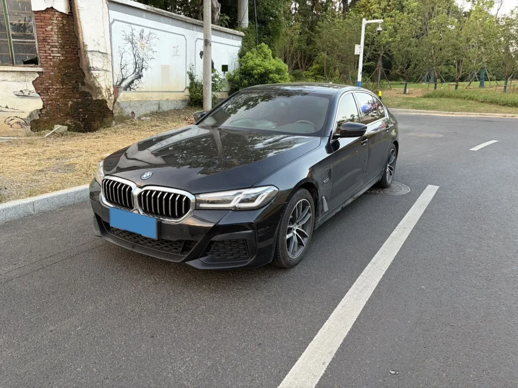 2022 BMW 5 Series New Energy 2.0T 184HP L4 8AT PHEV 17.7KWH
